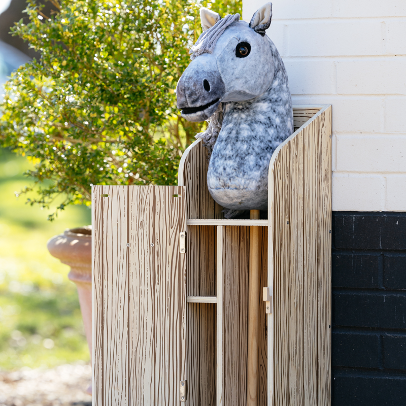 LeMieux Hobby Horse Stable Wooden-2