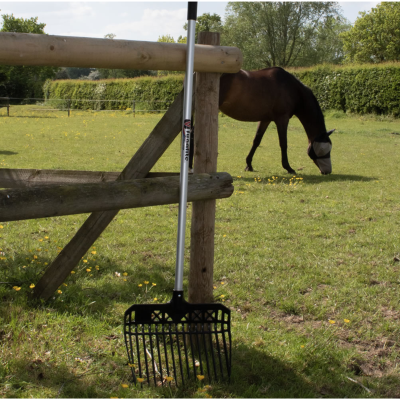 Fynalite Value Plastic Stable Fork 120cm Long Handle  