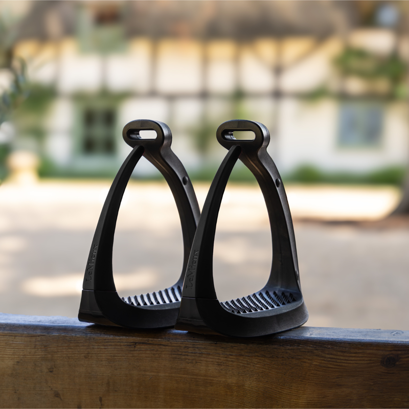 LeMieux VectorFlex Stirrup in Black-1