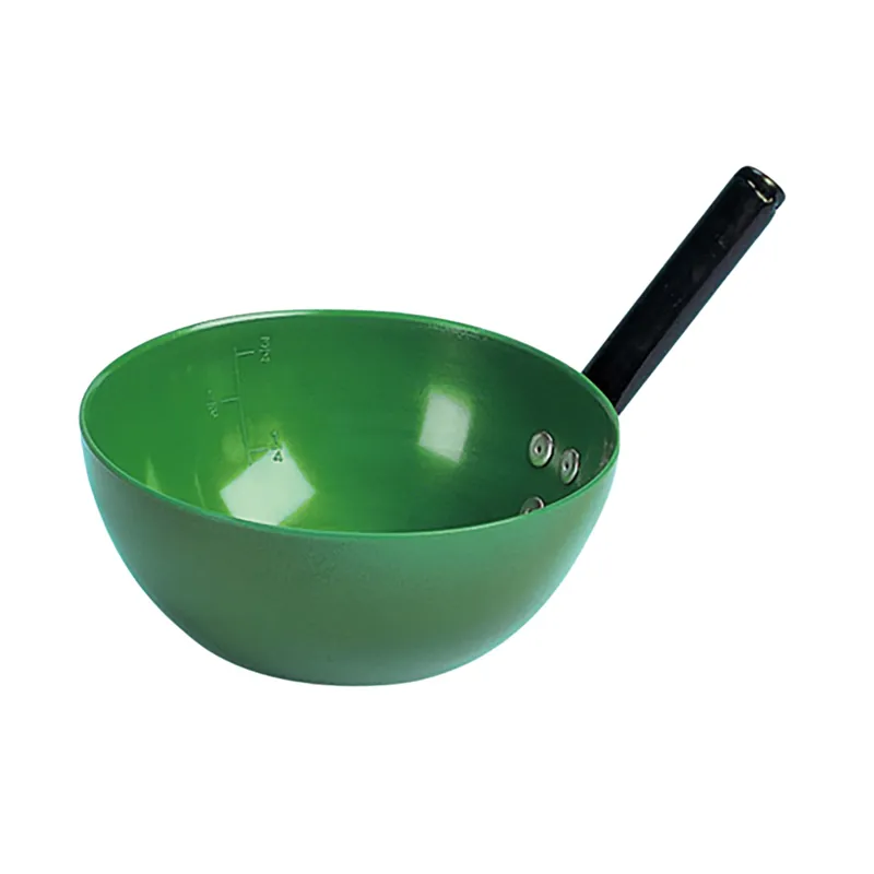 STUBBS Plastic Feed Scoop  in Green
