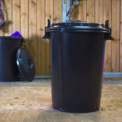 Red Gorilla Bin with Clip Lid Black 