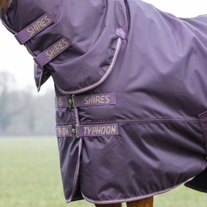 Shires Typhoon Original 100gm Combo Rug - Black/Cherry