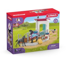 Schleich Horse Box with Mare and Foal                                           Schleich Horse Box with Mare and Foal
