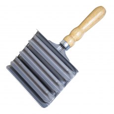 Townfields Metal Jockey Curry Comb