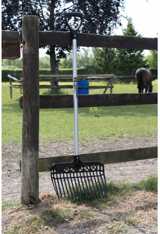 Fynalite Value Plastic Stable Fork 90cm D-Grip Handle Fynalite Value Plastic Stable Fork 90cm D-Grip Handle