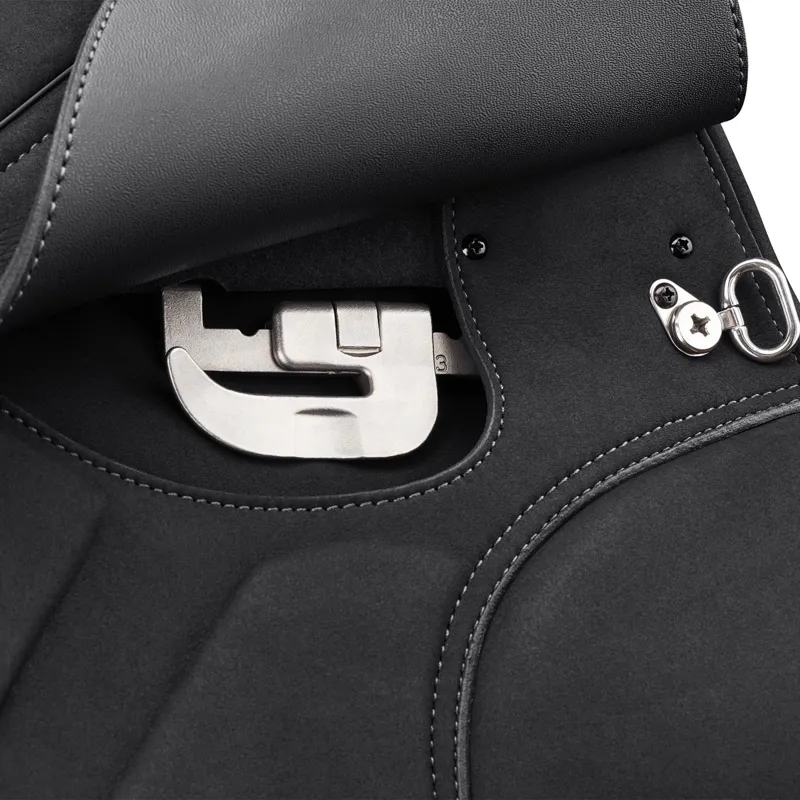 Wintec Isabell Dressage Saddle with Hart in Black-3