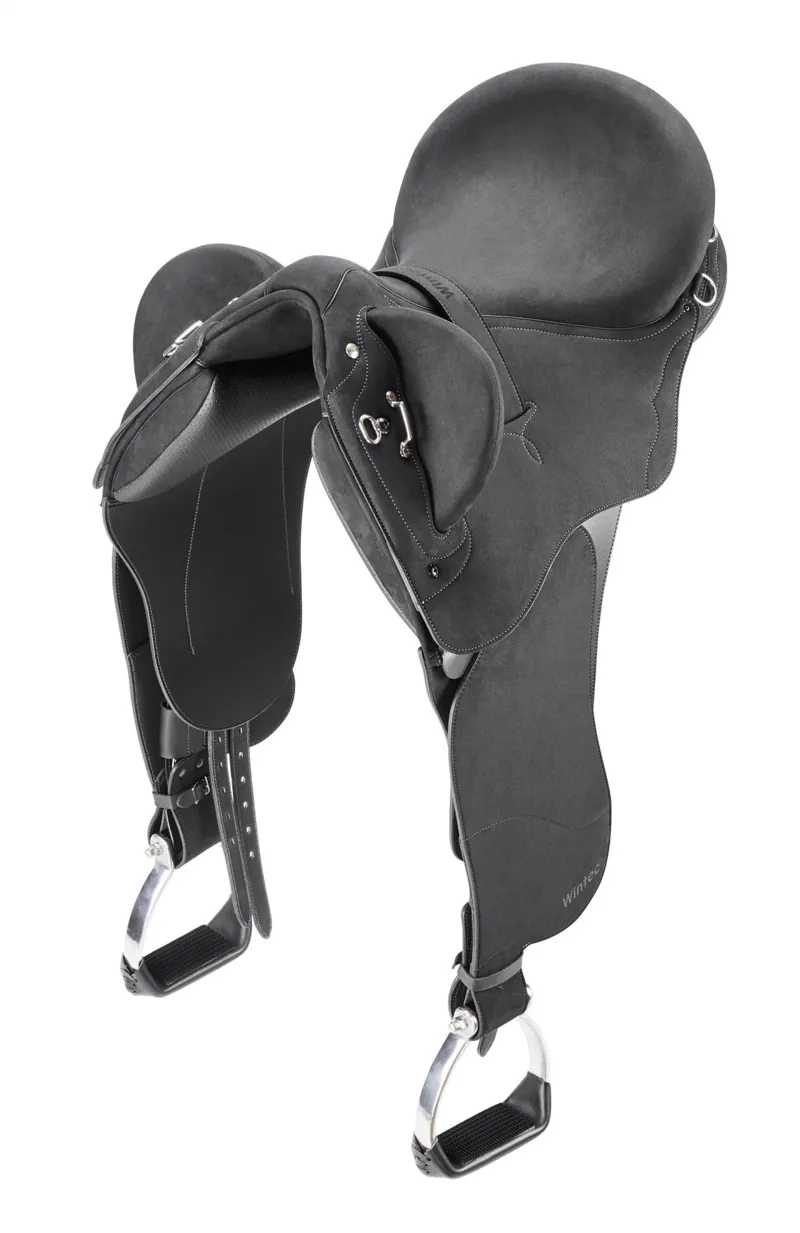 Wintec Pro Stock Saddle with Swinging Fender and Hart in Black