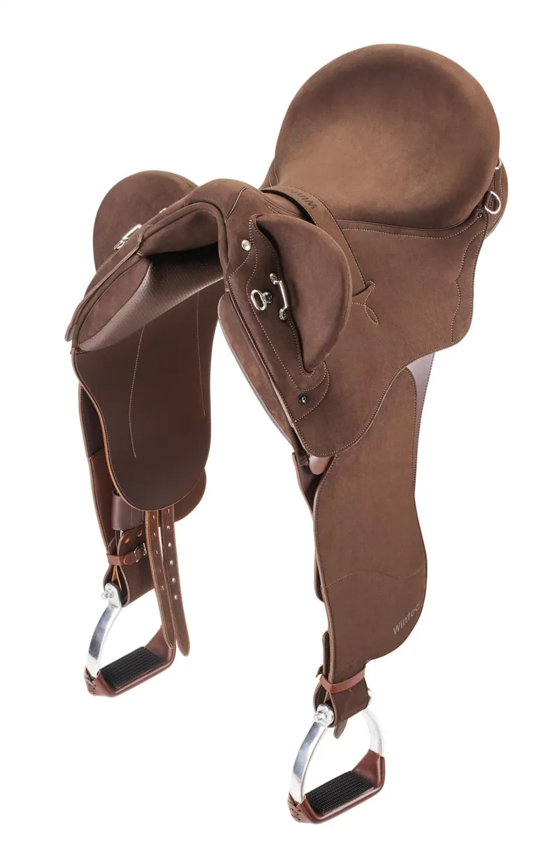 Wintec Pro Stock Saddle with Swinging Fender and Hart in Brown